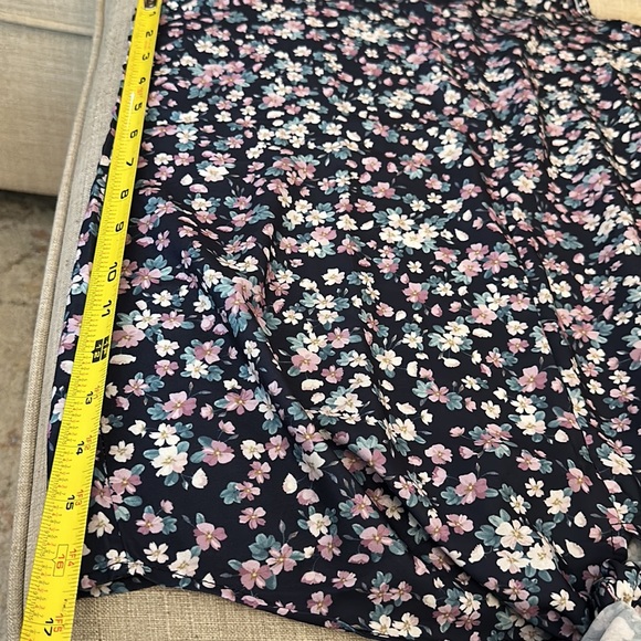 NWOT Aimee - Navy & Lavender Floral Tie-Front V-Neck Sleeveless Top - Women - Picture 5 of 5